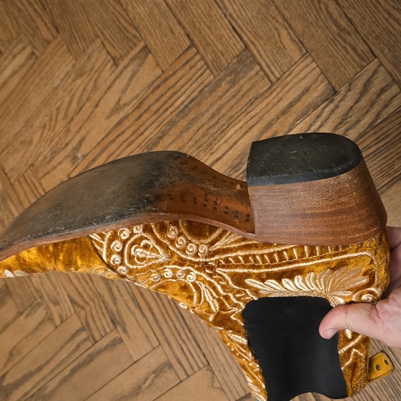 Lenni the Label x Pskaufman ~ Gold Embroidered Chelsea Boot - Picture 6 of 11